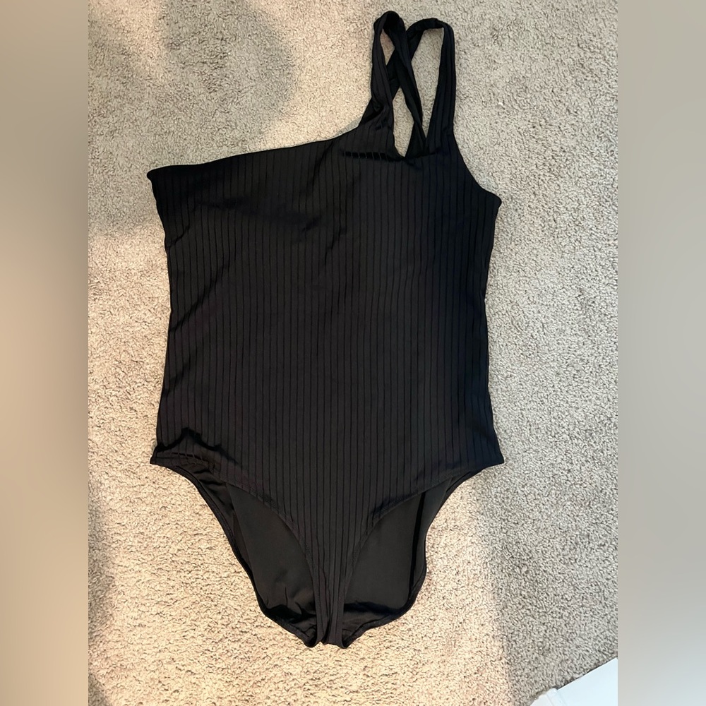 One shoulder swimsuit